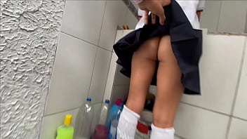 ENCUENTRO A MI HIJASTRA LAVANDO SUS CALZONCITOS Y NO PUEDO EVITAR CLAVAR MI VERGA EN SU ESTRECHO COÑ_O HASTA CUBRIRLA DE SEMEN ENCUENTRO A MI HIJASTRA LAVANDO SUS CALZONCITOS Y NO PUEDO EVITAR CLAVAR MI VERGA EN SU ESTRECHO COÑ_O HASTA CUBRIRLA DE SEMEN