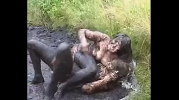 Mujeres Peleando En Lodo