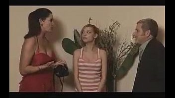 Teen Girl Fuck Her Boyfriend While Her Parents Are Out!