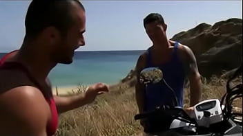 Follada En La Playa