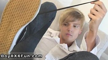 Nude Men Dakota Gets Naked, Lays Down On The Floor And Puts His Gams Nude Men Dakota Gets Naked, Lays Down On The Floor And Puts His Gams